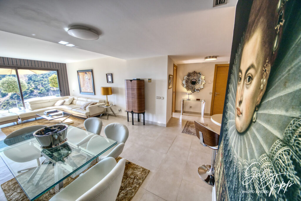 Real Estate Photographer in Elviria